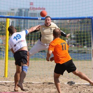 Pieredzējuši vīri pludmales handbolam pieiet pilnīgi bez emocijām